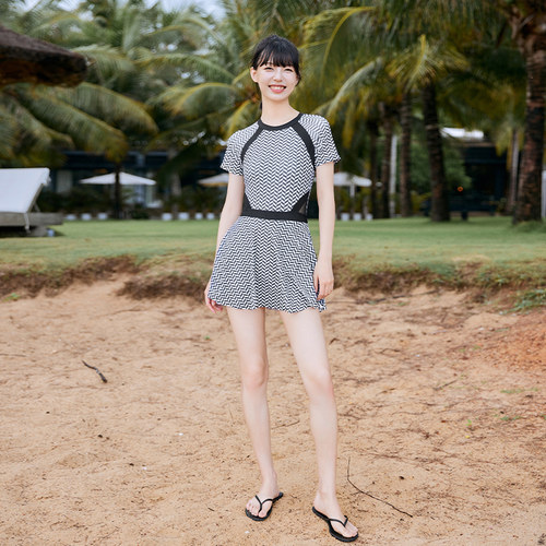 2023新款女士泳衣连体裙式保守