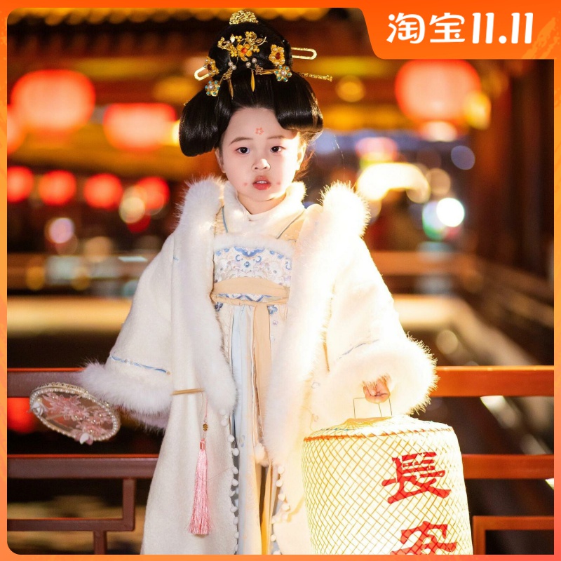 女童加绒连衣服衬肤色