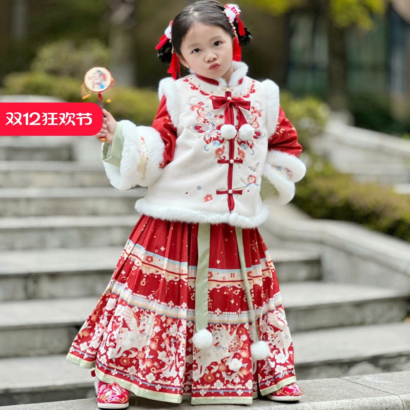 红绒拜年套装宝宝新年可爱出圈