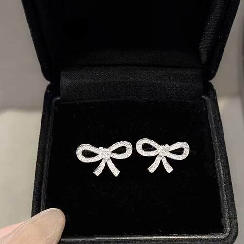 18K金女镶 0.22克拉天然南非高品质钻石蝴蝶结耳钉真金真钻送证书