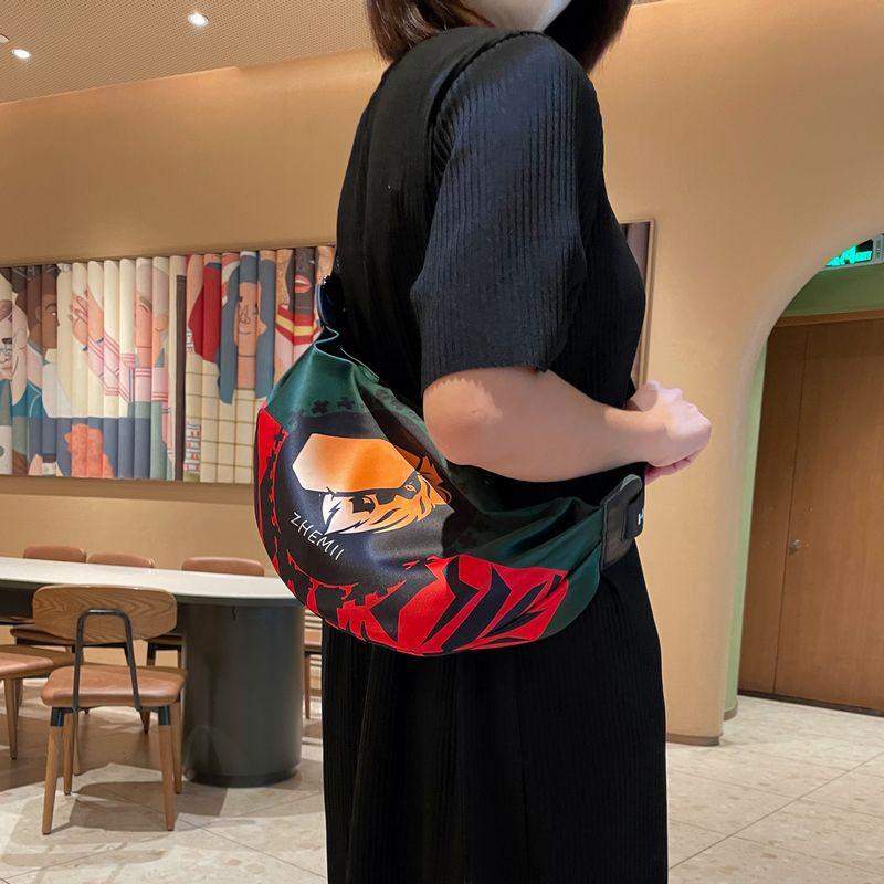 包包女2025新款超火帆布女包饺子包腰包女士休闲运动轻便斜挎包小