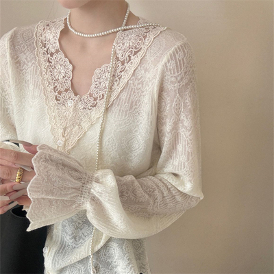 气质V领蕾丝拼接羊毛内搭打底衫