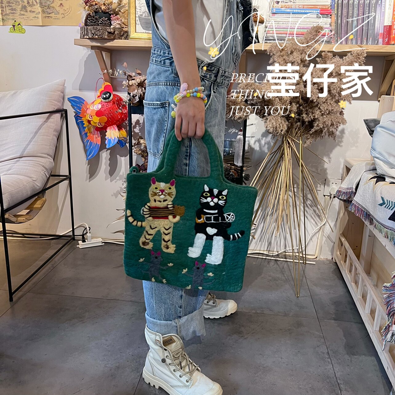 尼泊尔进口手提包小红书羊毛毡iPad包吉他猫咪少女心网红同款拍照