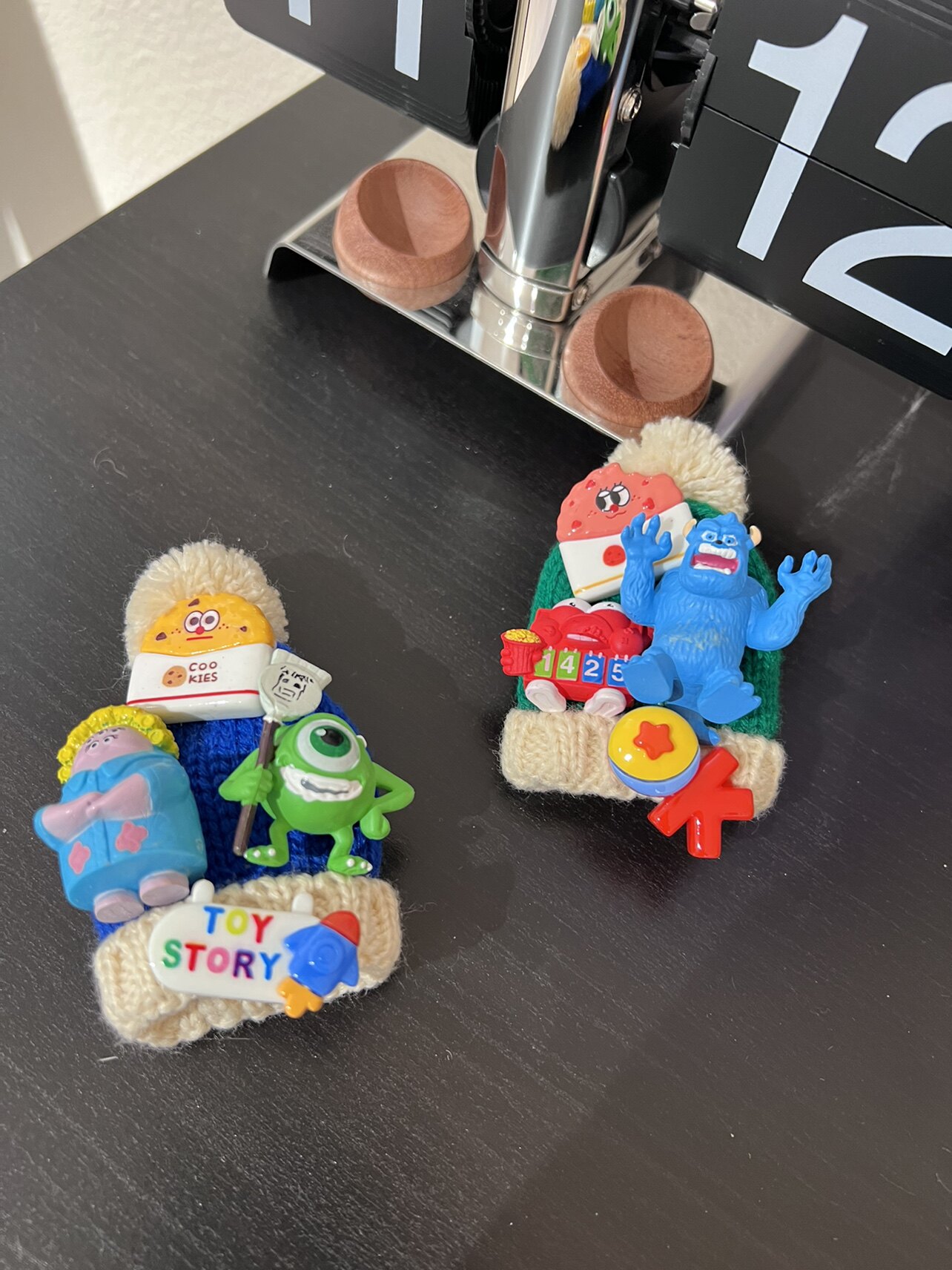 日韩可爱卡通少女心毛怪大眼仔女生毛线帽子胸针别针服装配饰网红