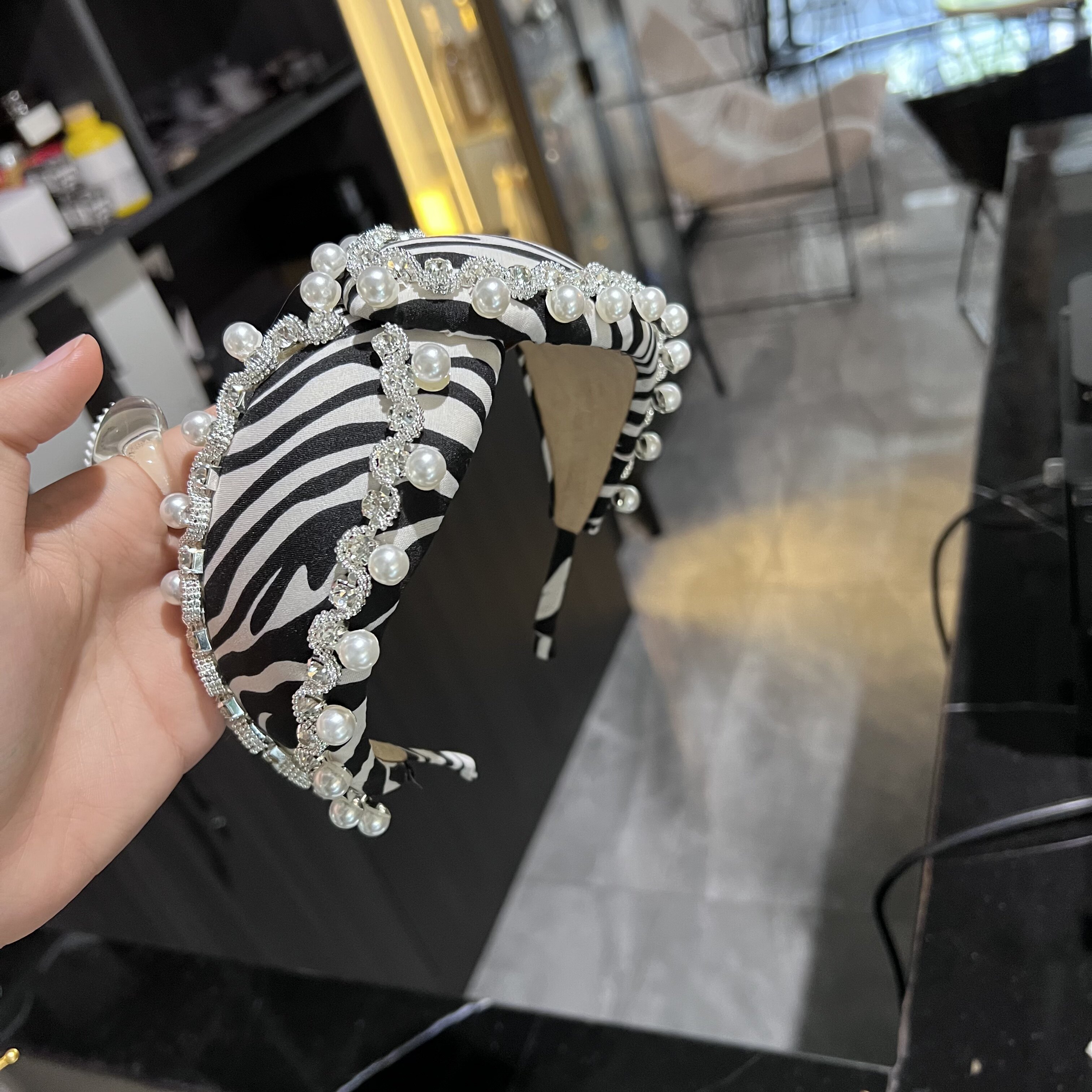 日韩新款重工交叉斑马纹水钻珍珠手工发箍头箍发卡女生气质时尚