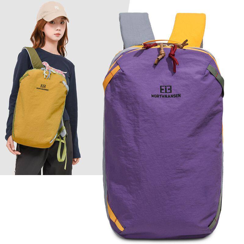 大容量通勤户外旅行大学生双肩包新款书包轻便休闲登山包百搭