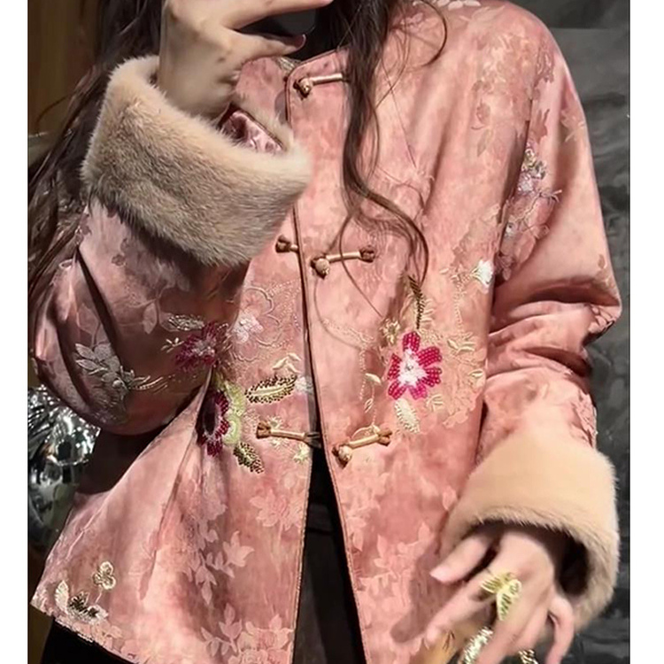外贸撤回今年流行爆款秋冬绝美巨好看的新中式国风粉色加厚外套女