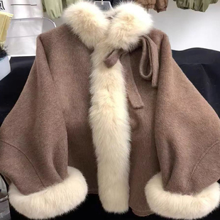 外柜撤回2025新款爆款咖色毛领披肩斗篷大衣女款冬季短款毛呢外套
