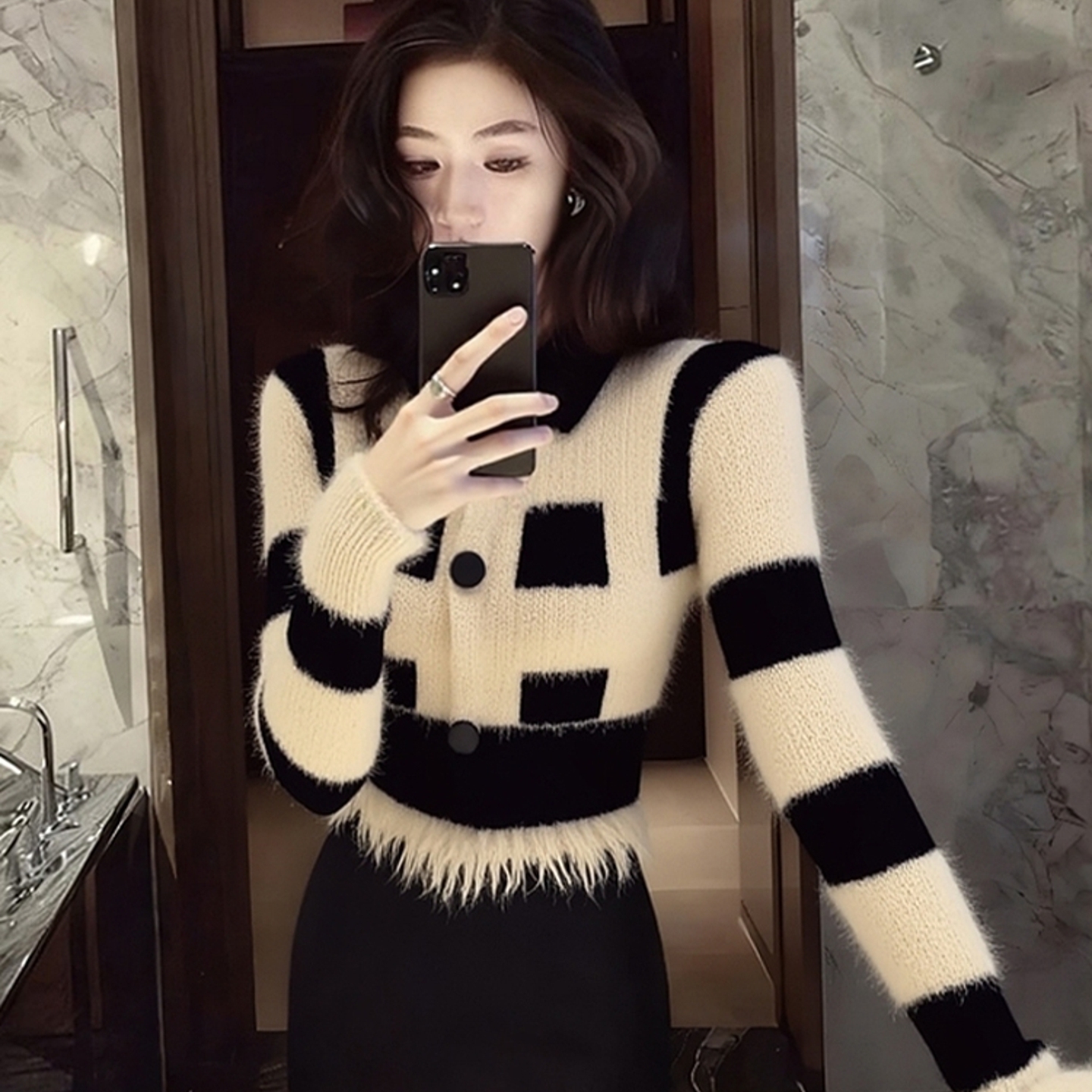 外贸撤回黑白撞色毛衣女小众不撞款软糯慵懒独特漂亮掐腰流苏毛衣