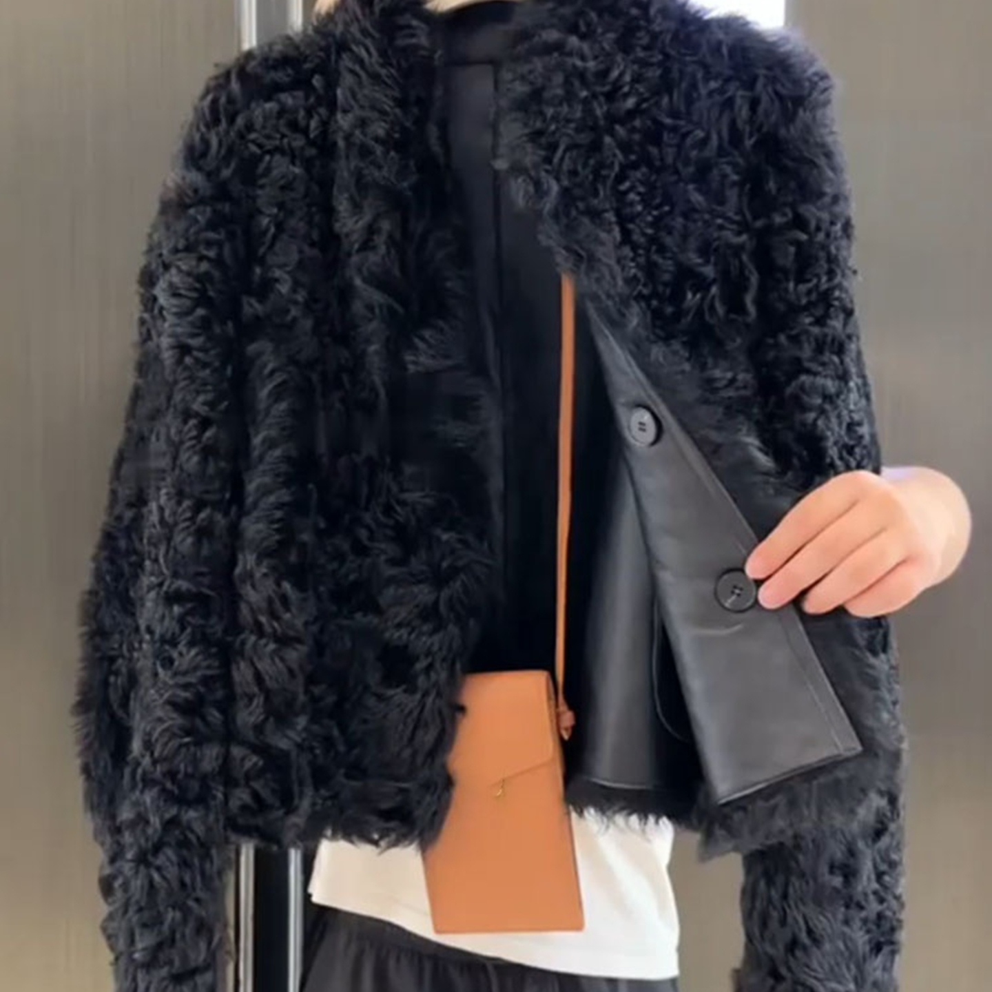 外贸撤回皮毛一体黑色厚外套女冬季2025新款高级感休闲加绒上衣