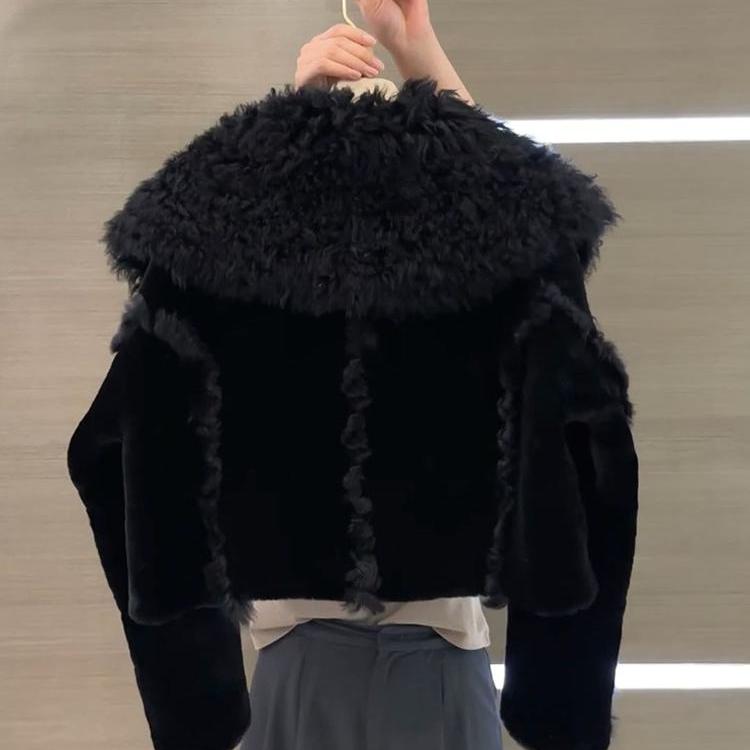 专柜撤回新款香风羊羔毛毛呢外套高端轻奢御姐赫本风大翻领大衣