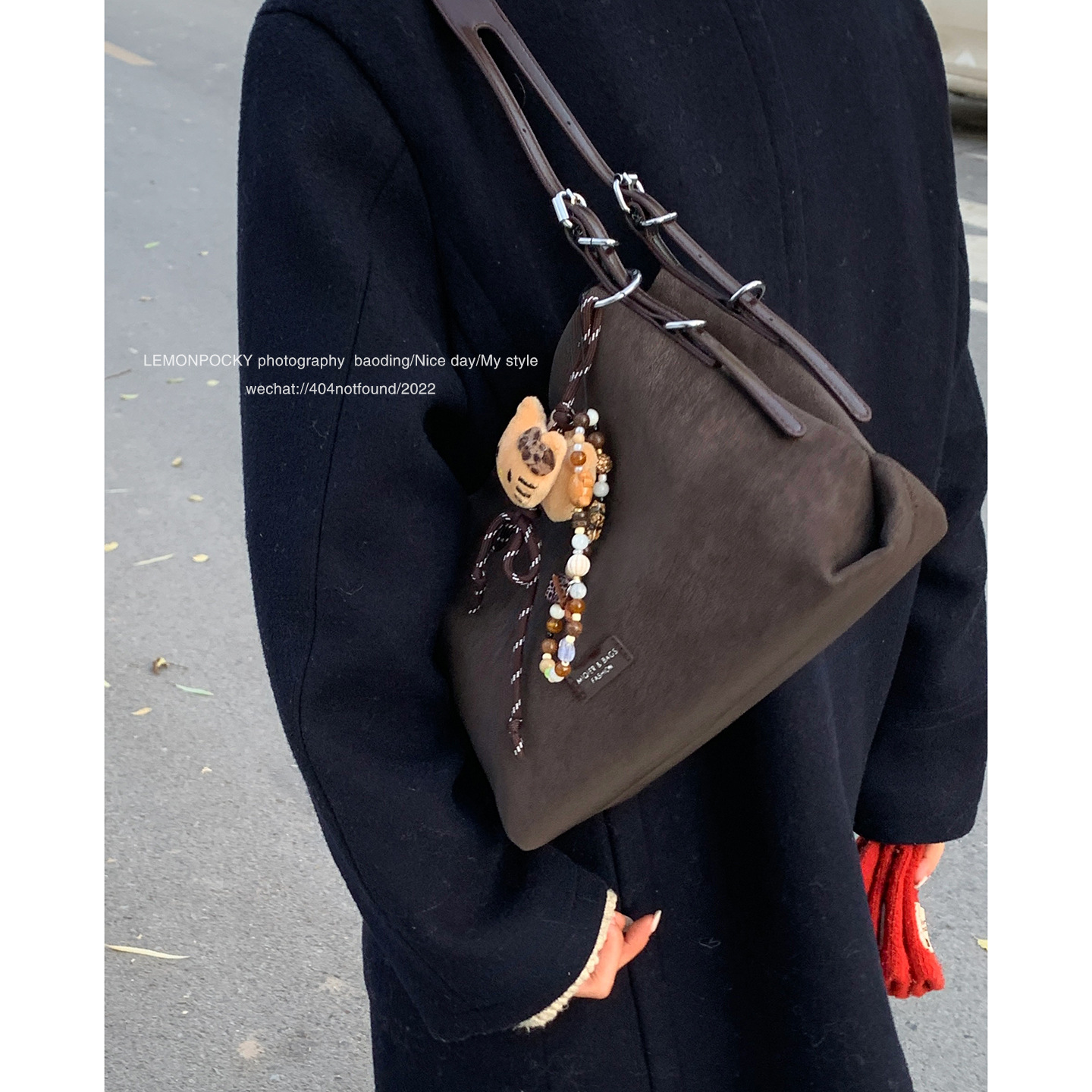 冬季高级感腋下包包女2025新款简约大容量水桶包百搭单肩通勤包