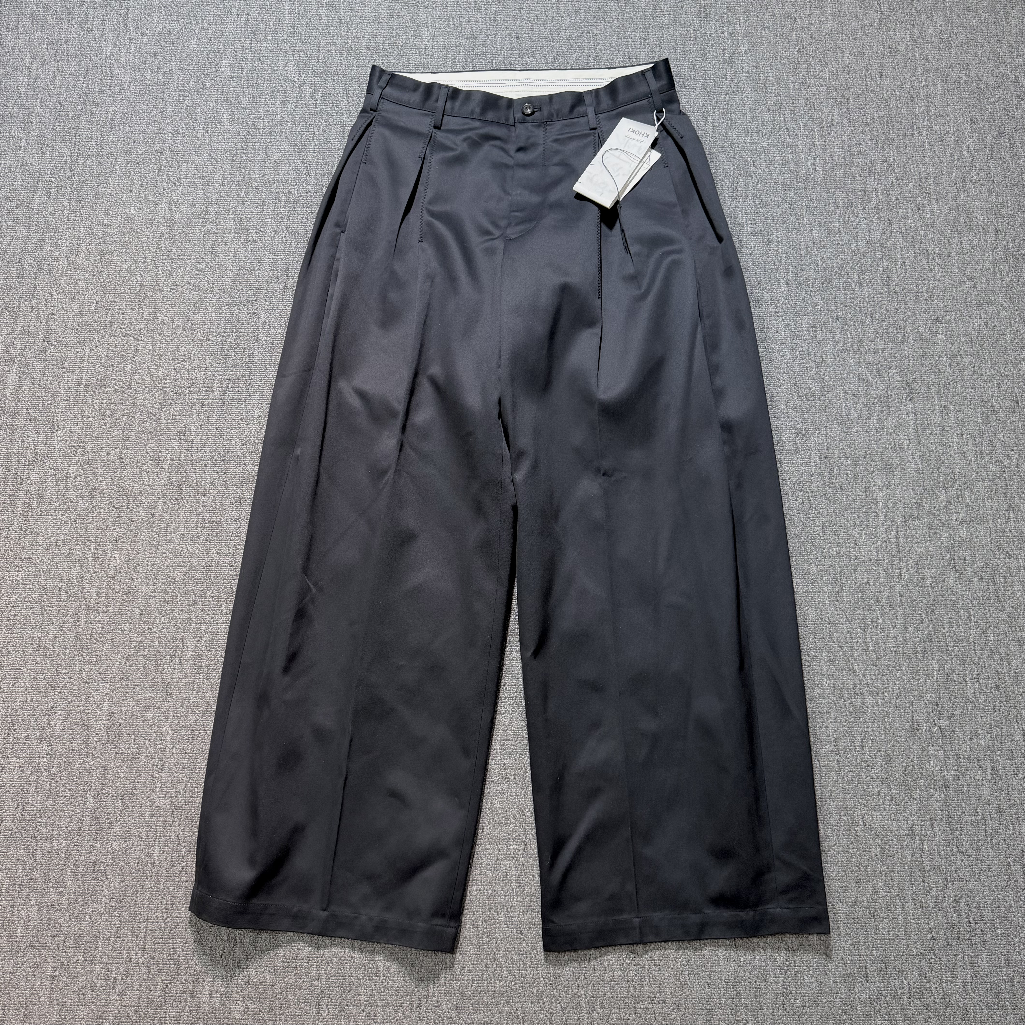 【现货】KHOKI 26ss for Ua sons Tuck pant 丝光棉打褶阔腿西裤