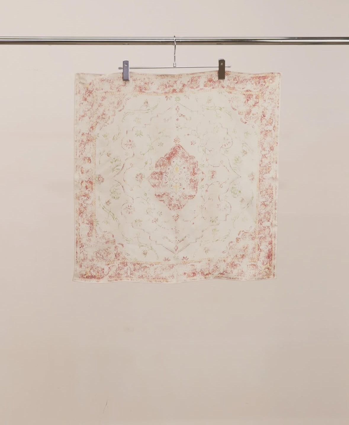 春夏新款百分百真丝手绘图案丝巾