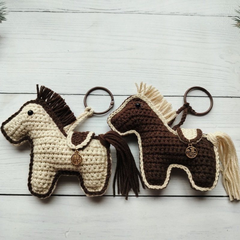 成品手工钩织小马挂件本命年包包挂饰可爱钥匙扣马年玩偶挂饰礼物,服饰配件/皮带/帽子/围巾,DIY编织材料包,淘宝优惠券,粉丝福利购,淘宝优惠卷