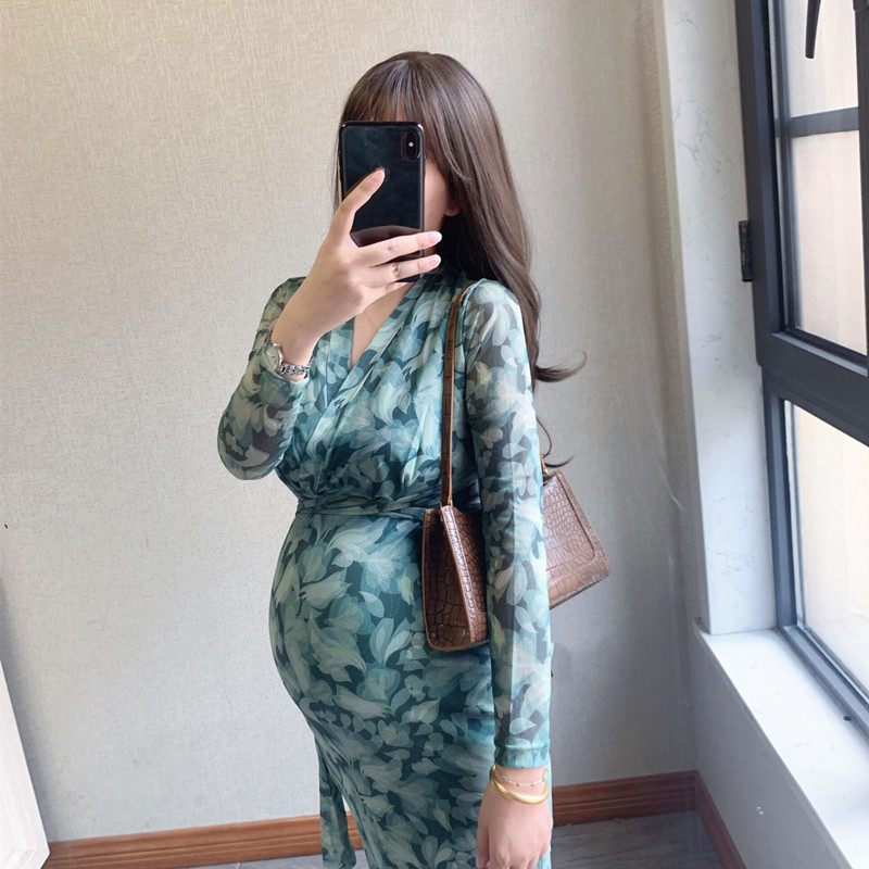 朱子妤夏季新款长袖碎花V领弹力宽松系带中长款孕妇连衣裙大码裙