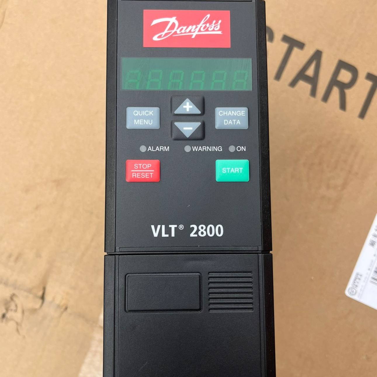 议价全新丹佛斯变频器VLT2811PT4B20SBR1DBF10