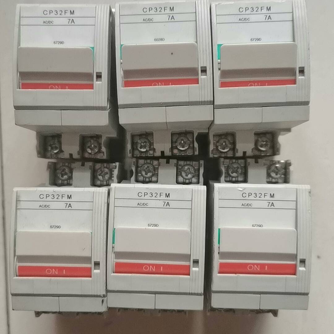 议价拆机富士电路保护断路器CP32FM/ FS/7A