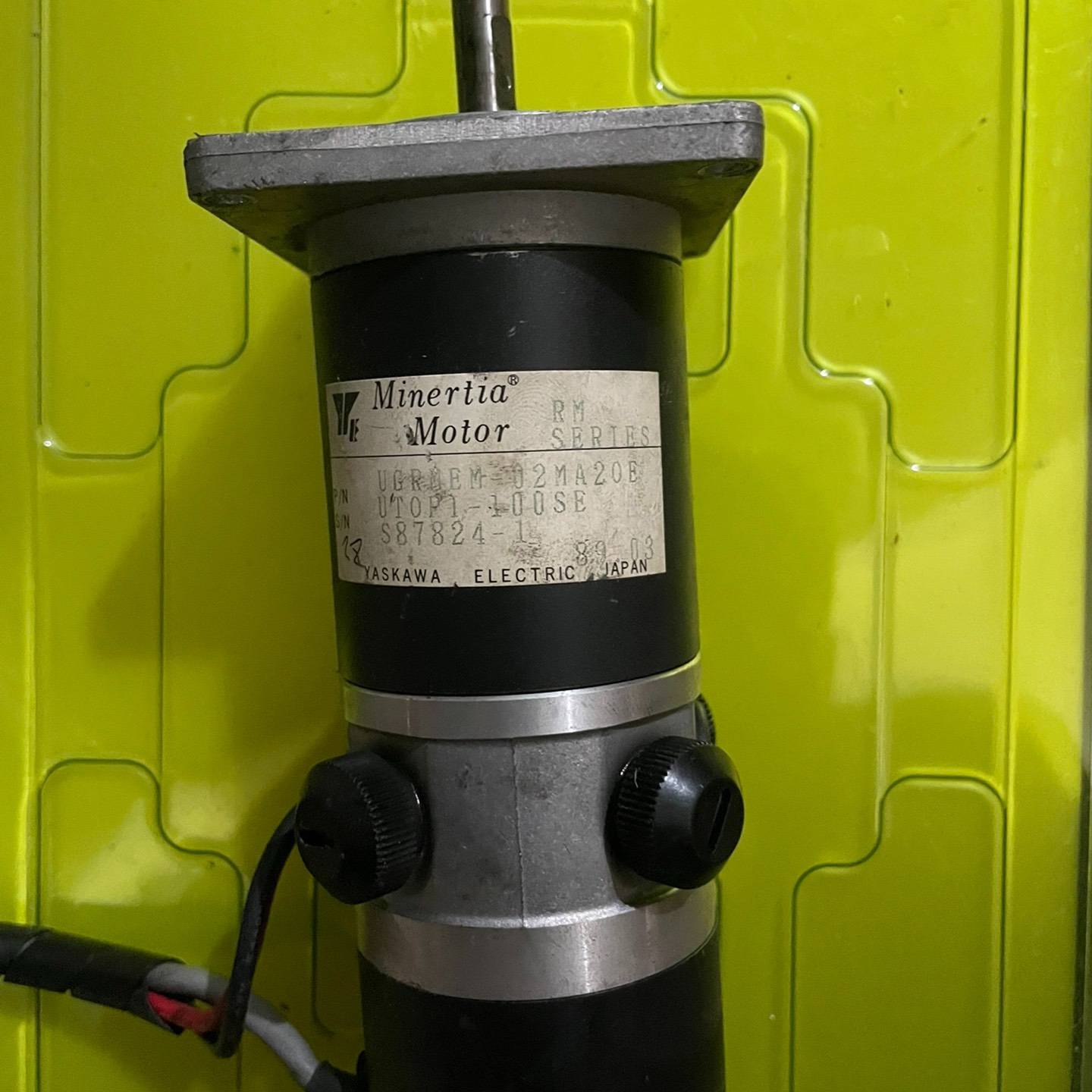 议价拆机YASKAWA安川伺服电机UGRMEM-02MA20E