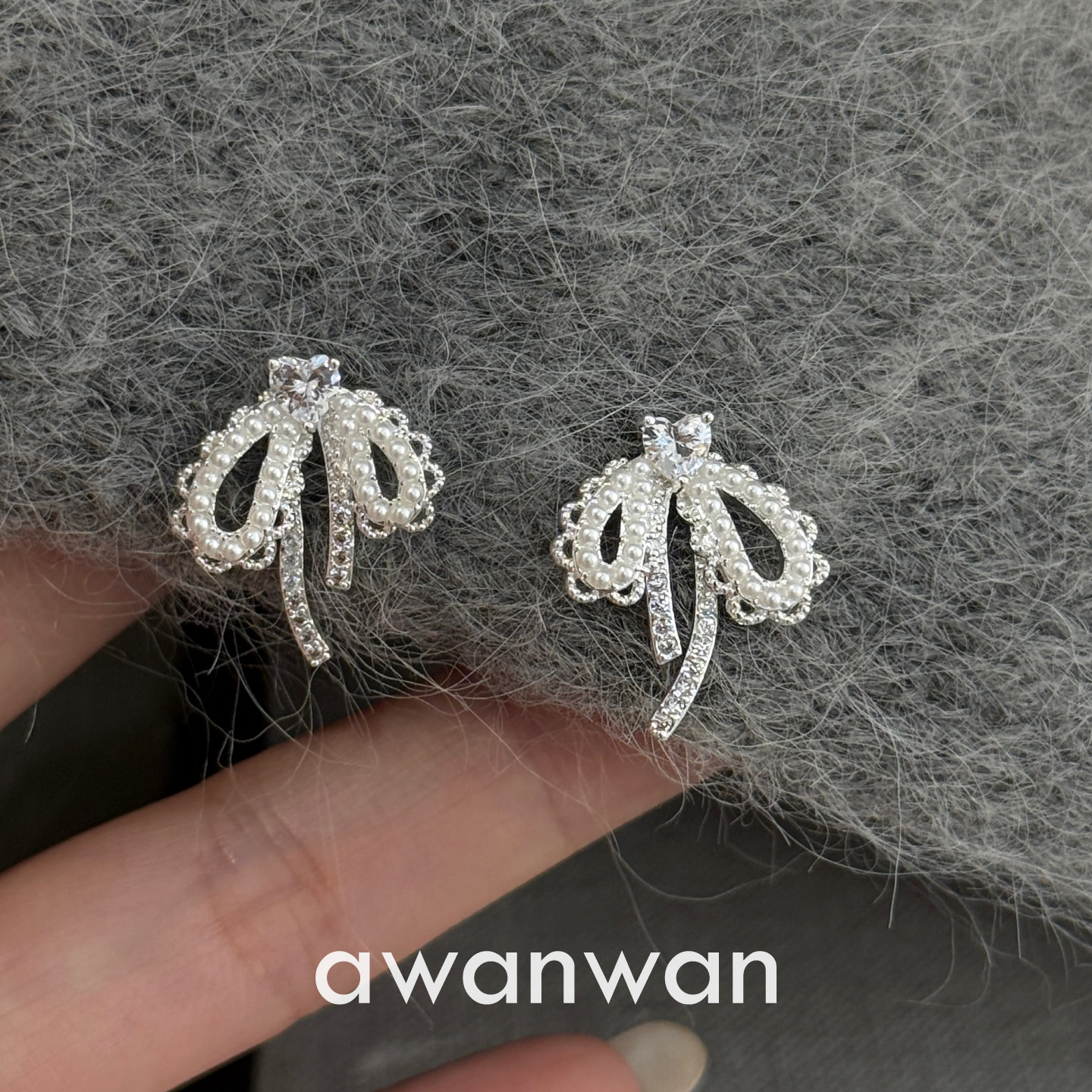 阿婉Wan 奶芙蝴蝶结~轻奢高级感爱心锆石蝴蝶结耳钉小众时髦耳环