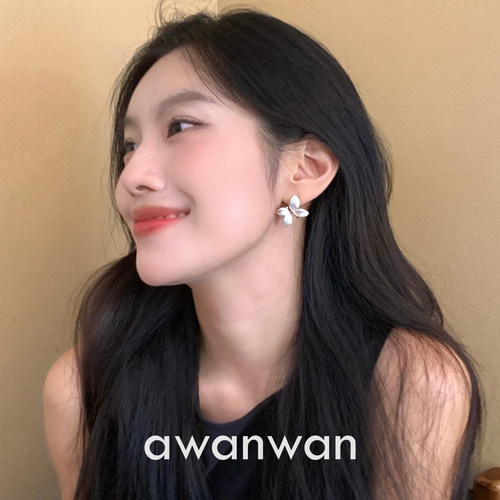 阿婉Wan巨美蝴蝶~小众高级感温柔哑光拉丝蝴蝶耳钉气质简约耳饰