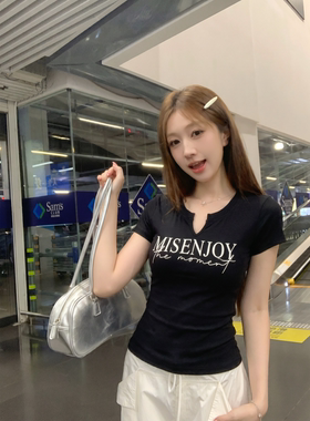 铅笔莓莓美式V领字母印花短袖T恤