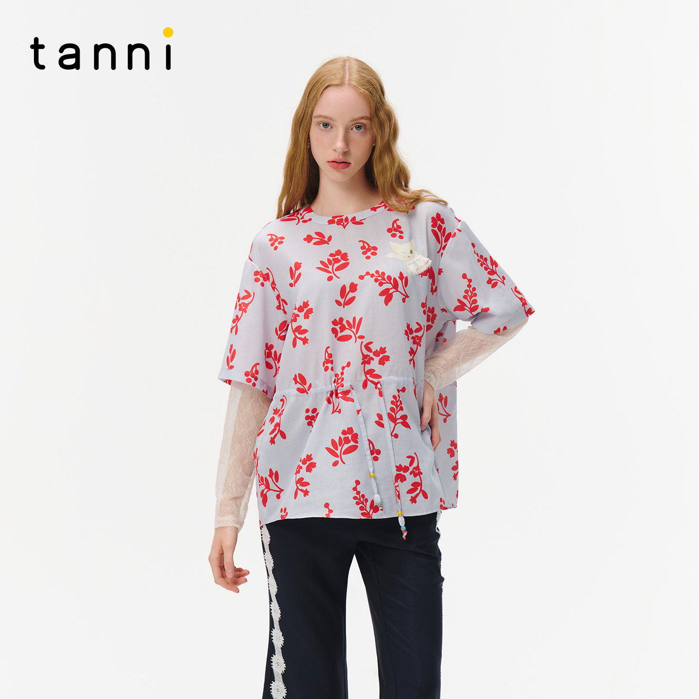 tanni早春新款淡雅清新抽绳设计蕾丝拼接中款印花上衣TO31BL150A