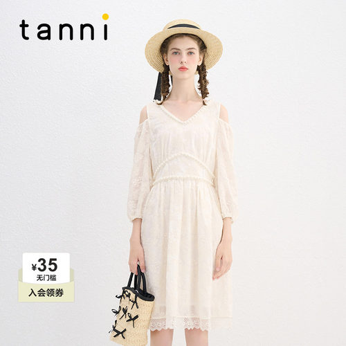 tanni清纯减龄设计感露肩连衣裙