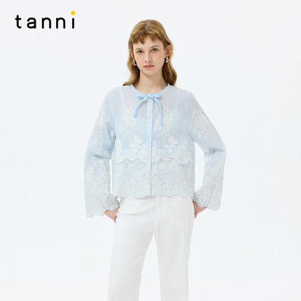 tanni26夏季新款轻熟优雅风浅蓝色绣花蕾丝拼接轻薄透气短款上衣