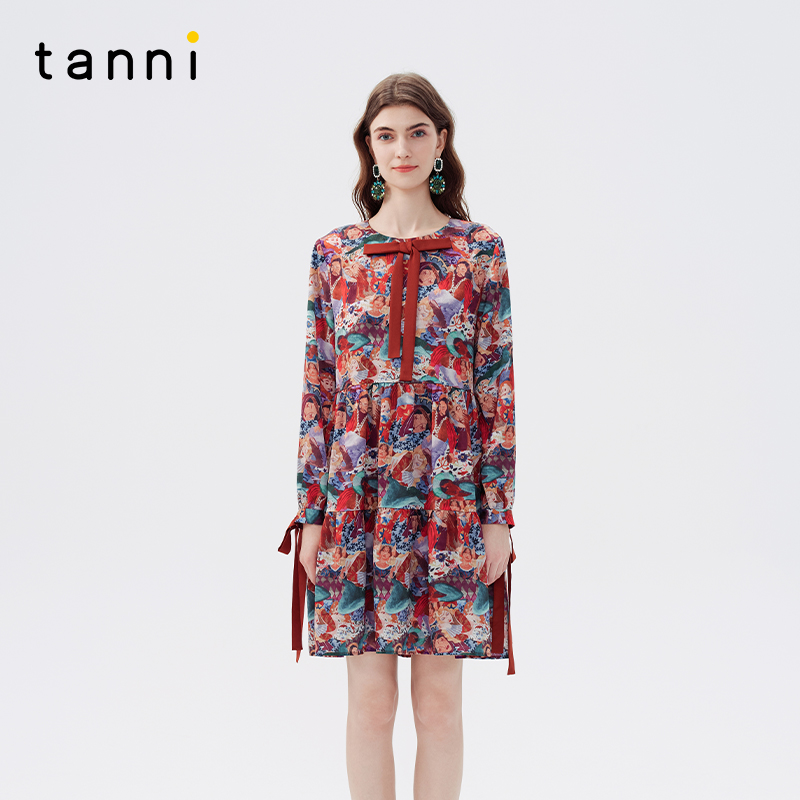 tanni缎面印花长袖蝴蝶结连衣裙