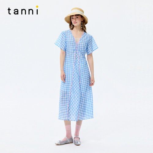 tanni2026夏秋新款原野田园风蓝白格纹V领长裙后背镂空绑带连衣裙