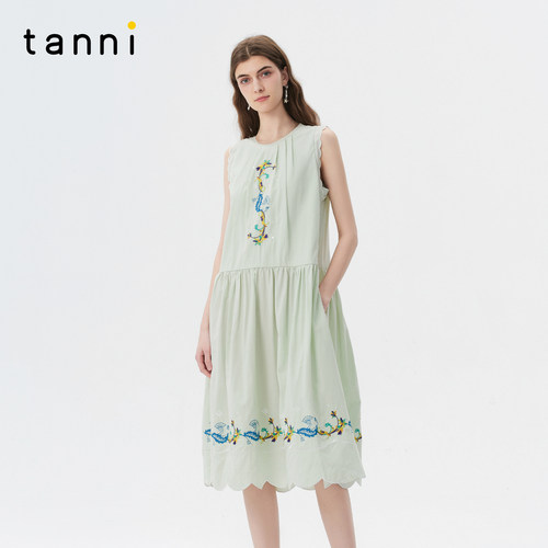 tanni度假感绣花显瘦连衣裙女