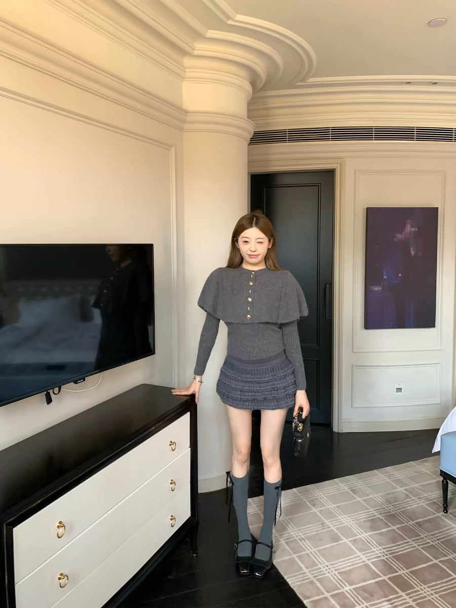 2025秋冬新款韩版时尚百搭显瘦斗篷毛衣女设计感小众上衣潮