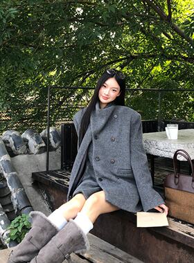 红人馆羊毛大衣女款2025新款秋冬季斗篷灰色夹棉呢子短款毛呢外套