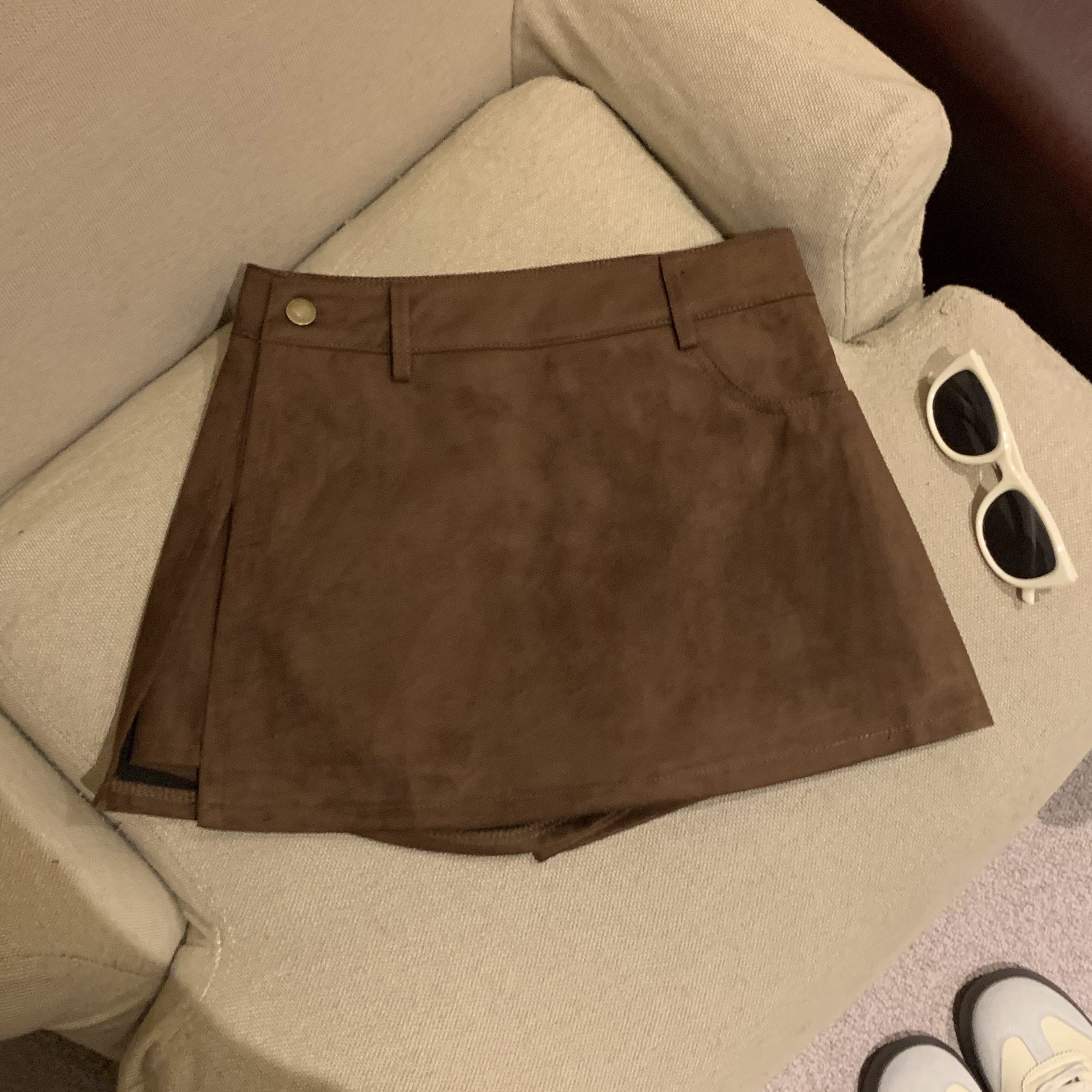 实拍复古仿麂皮半身短裙女高腰金扣口袋装饰A字裙氛围感辣妹半裙