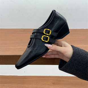 方头单鞋女2026新款春秋加绒黑色通勤复古粗跟软底双字带玛丽珍鞋