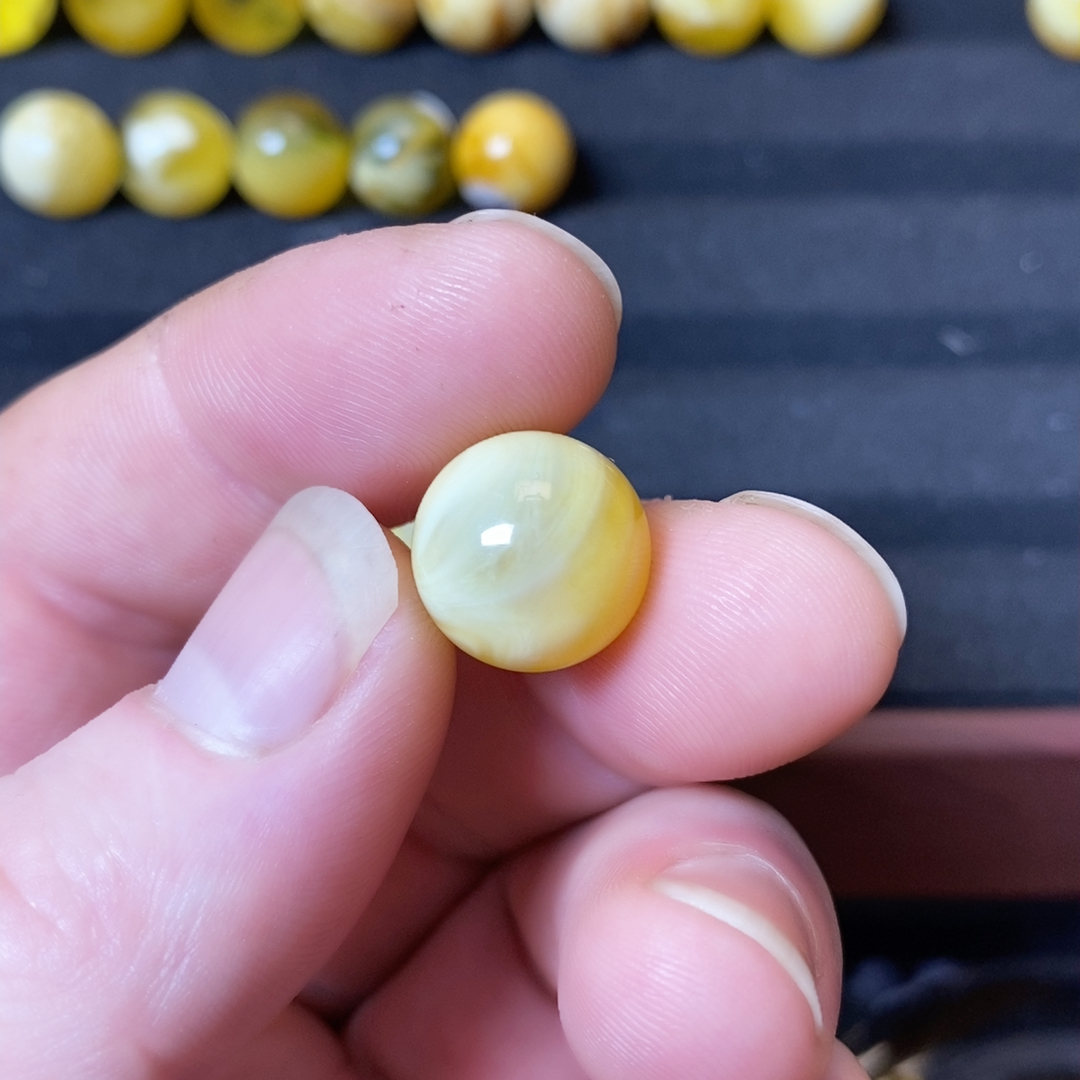 1-9/13.8荧光白蜜蜡单珠