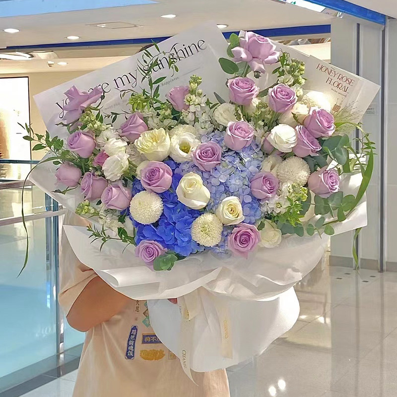 红玫瑰绣球桔梗超大花束 青岛东莞广州北京同城 情人节送女友礼物