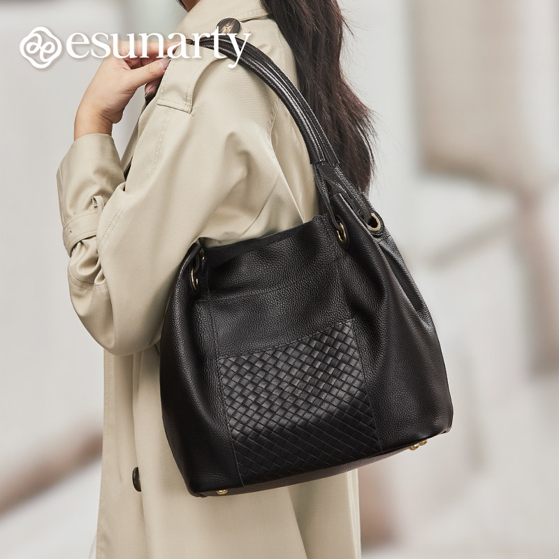 真皮女包水桶包2025新款时尚百搭编织手提包女秋天款单肩斜挎大包,箱包皮具/热销女包/男包,水桶包,淘宝优惠券,粉丝福利购,淘宝优惠卷