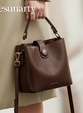真皮水桶包包女式2026新款秋冬季手提包通勤女包小众高级感斜挎包
