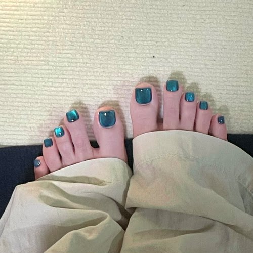 新款穿戴甲氛围孔雀绿猫眼脚趾甲夏日穿戴ins高级显白美甲脚指甲