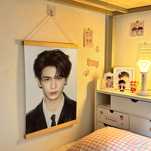 张凌赫海报挂画新款 饰墙贴hb 明星帅气写真壁纸逐玉周边房间卧室装