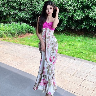 小丽袅袅婷婷碎花吊带连衣裙夏季新款茶歇法式高级感海边度假长裙