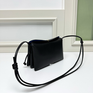 2025秋冬百搭单肩三层斜挎包小号复古手机包女简约真皮托特包通勤