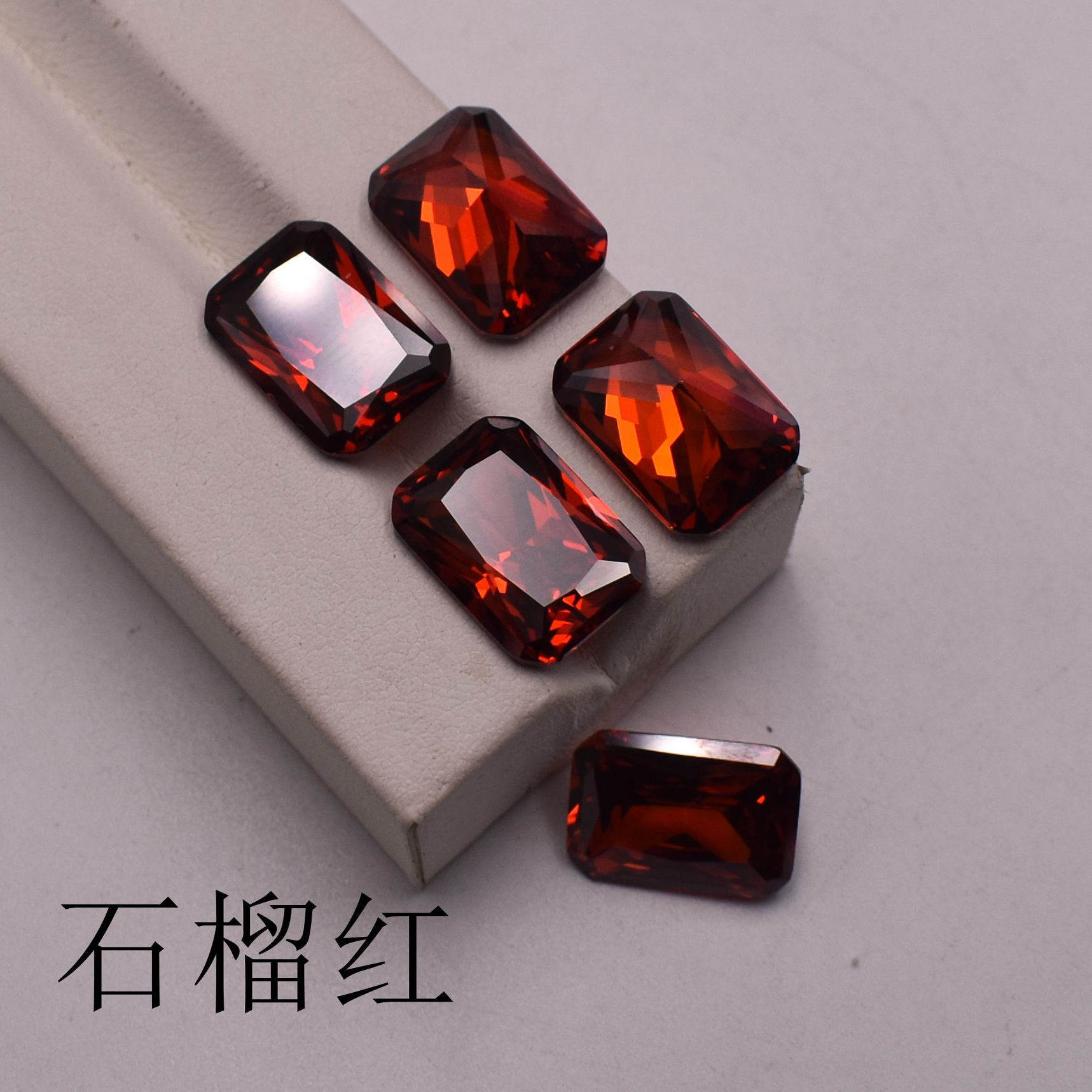 石榴红长方形宝石戒面 酒红色锆石裸石diy戒指戒面吊坠配石CZ钻图片