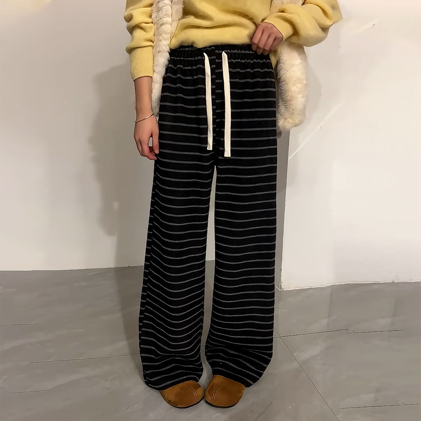 Ader舒适慵懒风条纹休闲卫裤女2026秋冬新款简约百搭阔腿拖地长裤