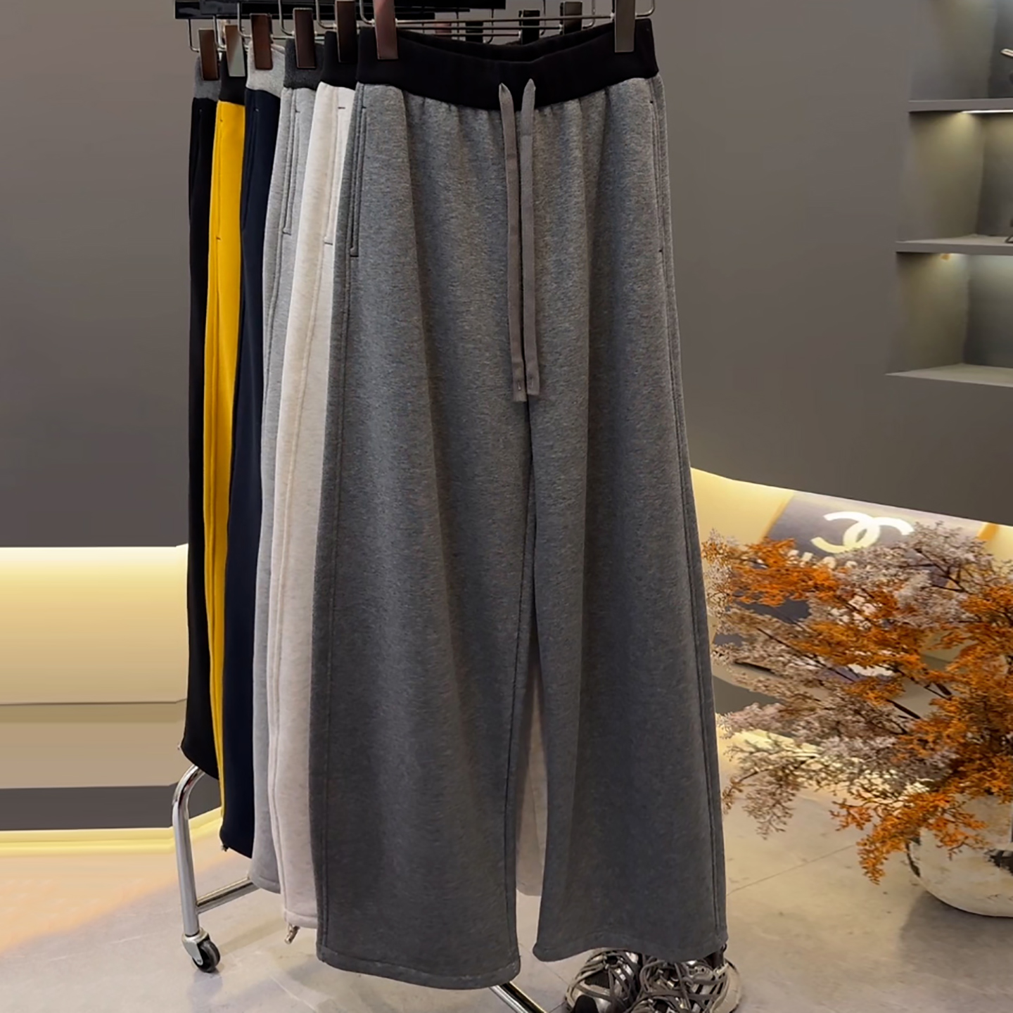 松紧腰抽绳加绒加厚休闲弯刀卫裤