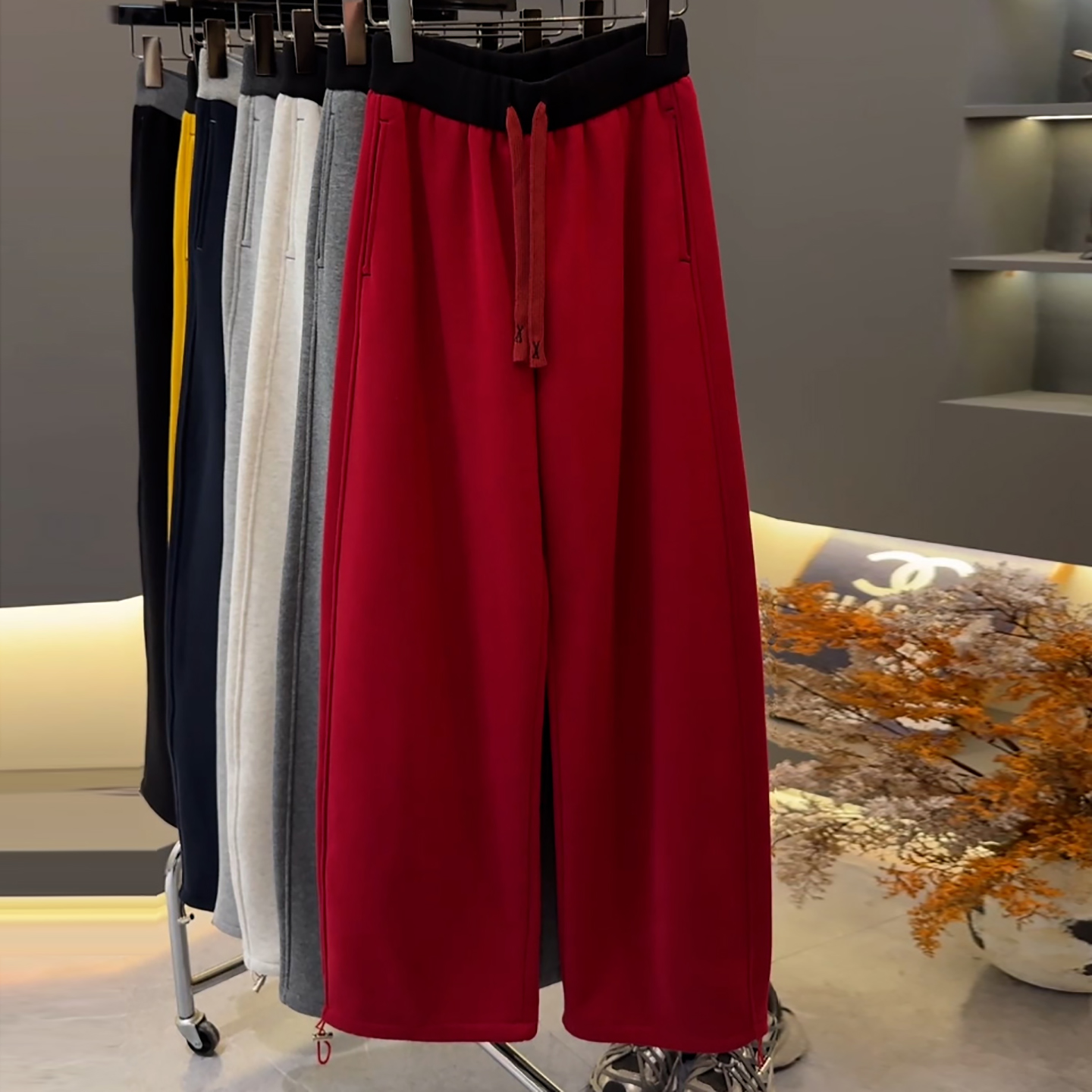 松紧腰抽绳加绒加厚阔腿弯刀卫裤