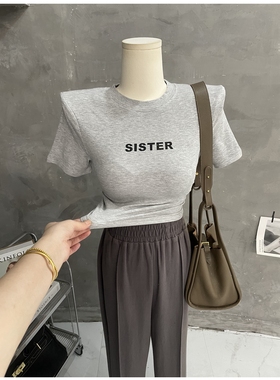 小众chic甜辣～字母印花短袖正肩t恤女2024年短款紧身上衣新款夏