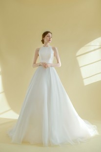 缎面轻婚纱礼服 23春款 现货Lace Bridal